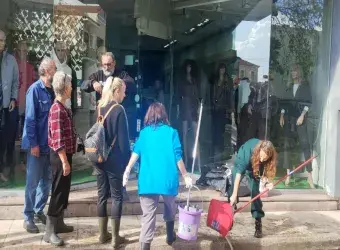 Πλημμυρισμένοι δρόμοι και καταστήματα στην Καλλονή Λέσβου μετά το μπουρίνι της 12ης Νοεμβρίου 2025