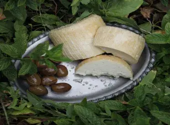 Τυρι με ελιές