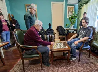 Ο Δήμαρχος Δυτικής Σάμου υποδέχθηκε τα μέλη της Σχολικής Σκακιστικής Λέσχης του ΓΕΛ Καρλοβασίου